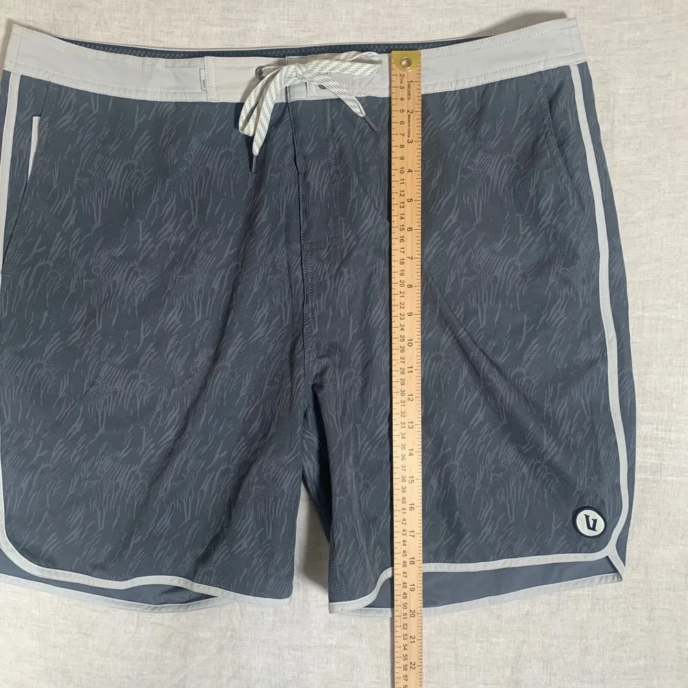 Vuori Board Shorts Mens 38 Charcoal Grey Excellent Abstract Print Swim Trunks